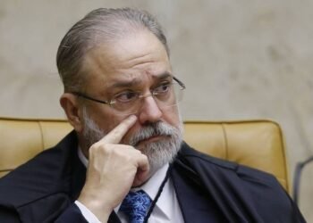 De olho no STF, Aras pede suspensão de MP da Fake News