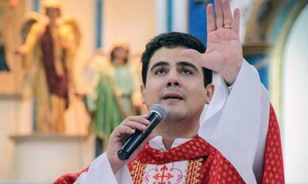 Em gravação, Padre Robson diz que havia se tornado “chefe de quadrilha”