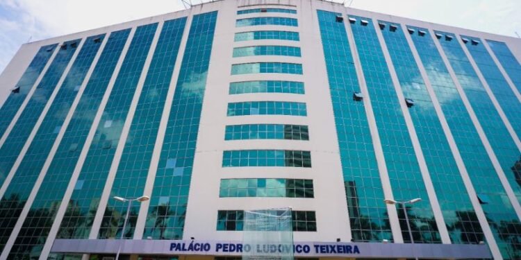 Governo envia projeto de reajuste salarial dos servidores